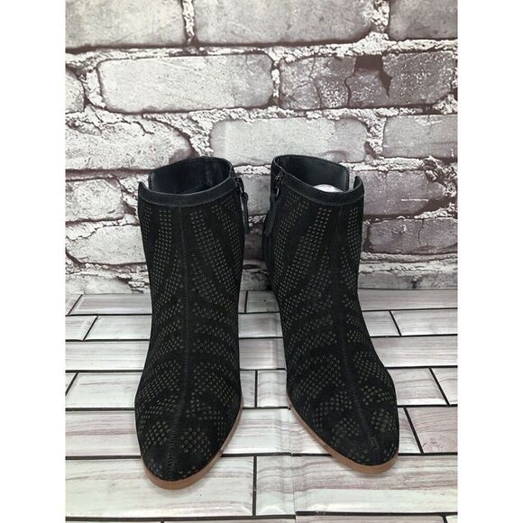 Violet & Red Jensen Black Suede Perforated Ankle Boots Block Heels Women Sz 6M - Picture 3 of 16